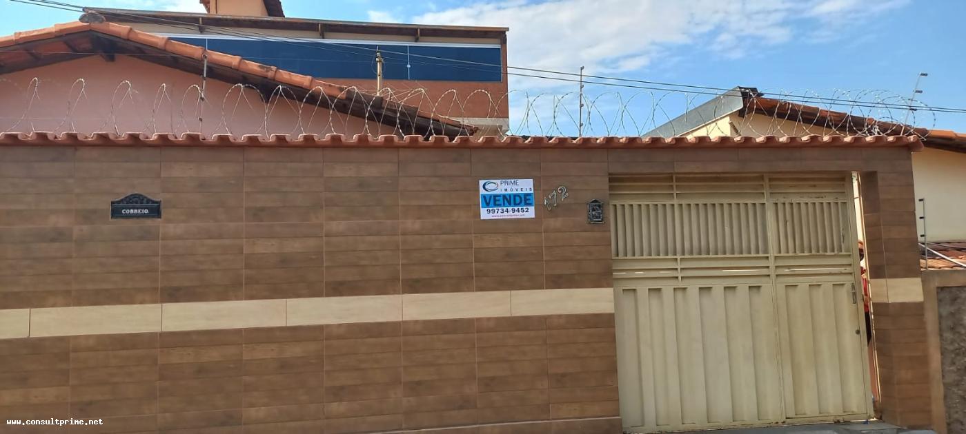 Casa à venda com 6 quartos, 240m² - Foto 2