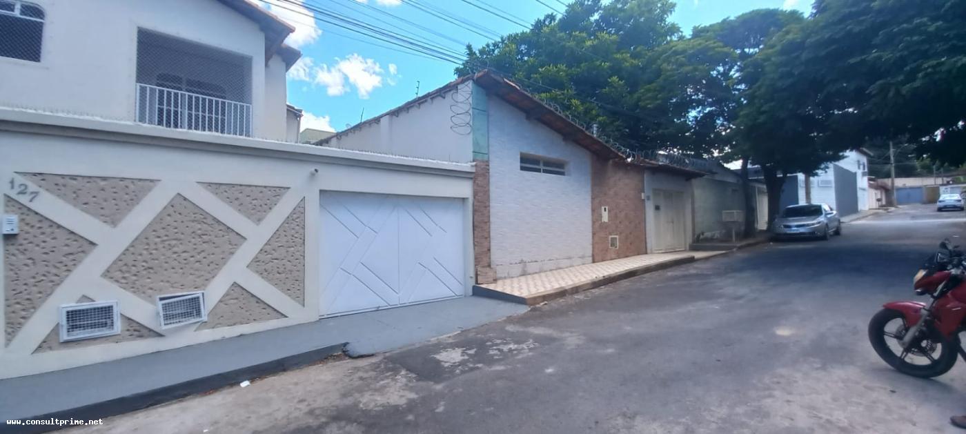 Casa à venda com 8 quartos, 250m² - Foto 2