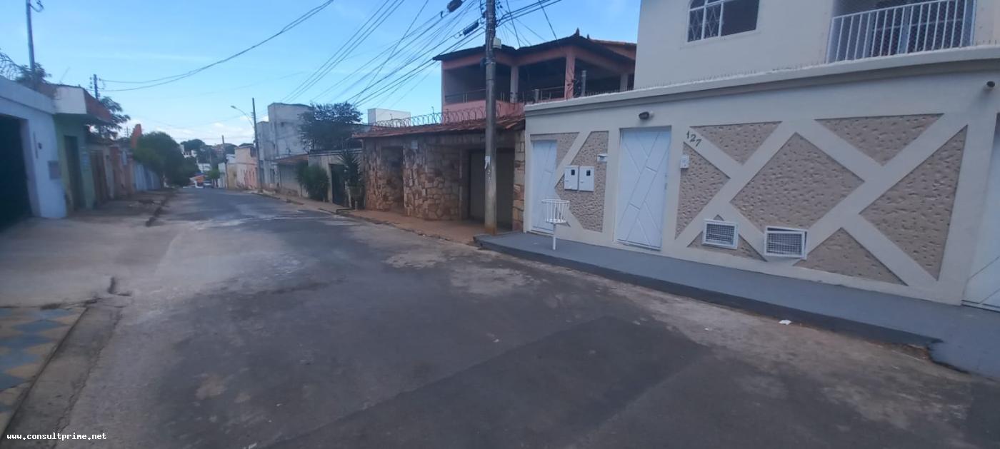 Casa à venda com 8 quartos, 250m² - Foto 3