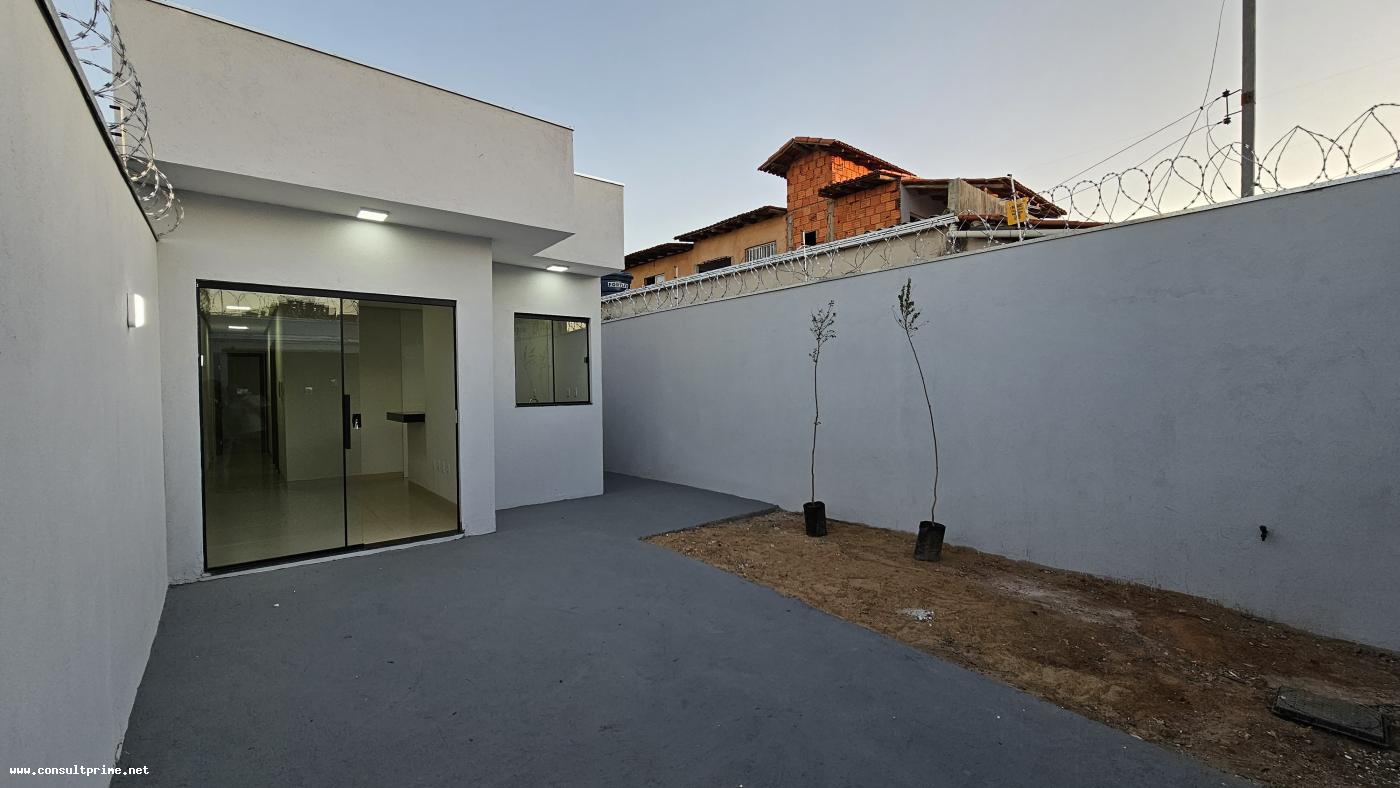 Casa à venda com 3 quartos, 100m² - Foto 1